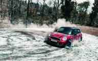 Мини дрифт. Мини Купер дрифт. Mini Cooper на снегу. Мини Купер дрифт в игре. Mini Cooper в лесу зимой.